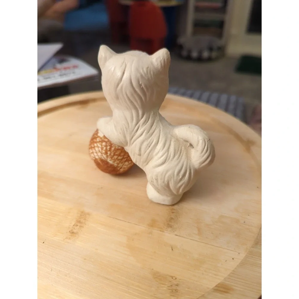 1950s Vintage Chadwick White Porcelain Kitten Cat with Ball of Yarn Figurine